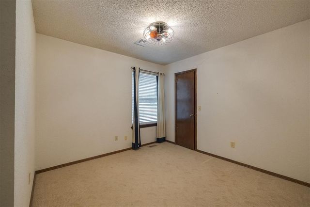 7400 Walnut Creek Drive, Oklahoma City, OK 73142