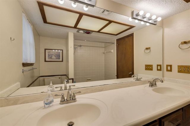 7400 Walnut Creek Drive, Oklahoma City, OK 73142