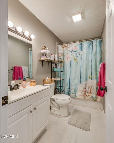 126 Country Hills Drive, Jonesborough, TN 37659