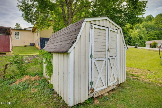 126 Country Hills Drive, Jonesborough, TN 37659
