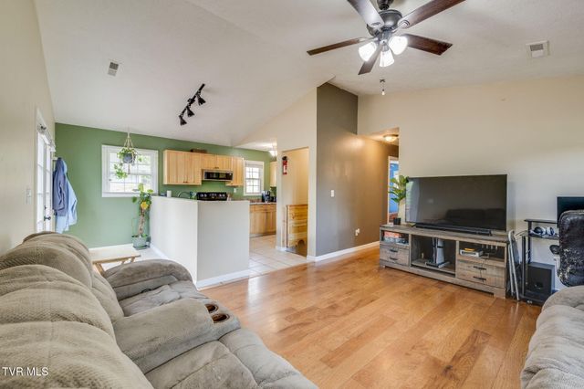 126 Country Hills Drive, Jonesborough, TN 37659