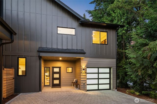 12910 NE 70th Place, Kirkland, WA 98033