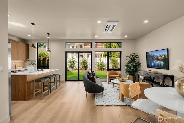 12910 NE 70th Place, Kirkland, WA 98033