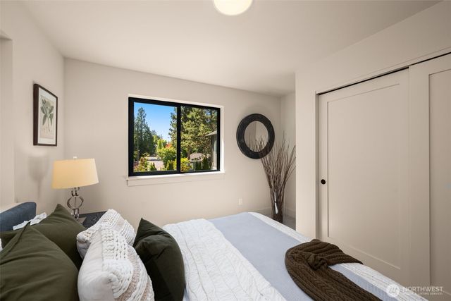 12910 NE 70th Place, Kirkland, WA 98033