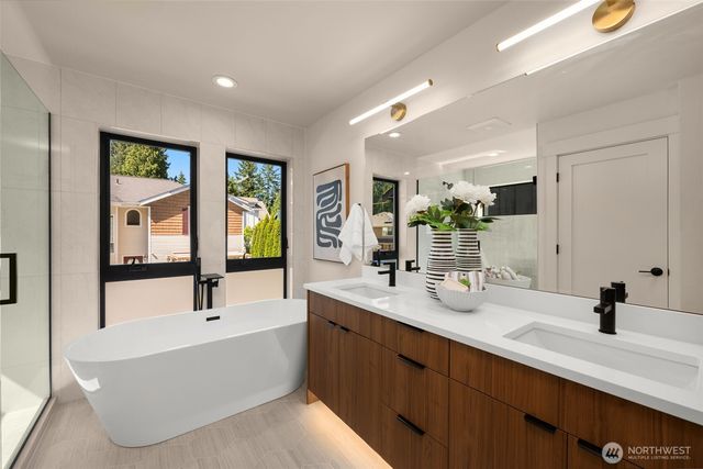 12910 NE 70th Place, Kirkland, WA 98033