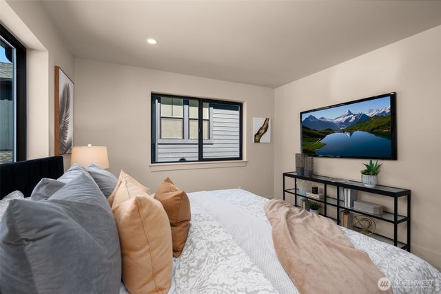 12910 NE 70th Place, Kirkland, WA 98033