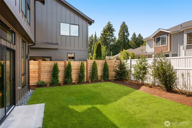 12910 NE 70th Place, Kirkland, WA 98033