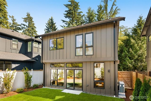 12910 NE 70th Place, Kirkland, WA 98033
