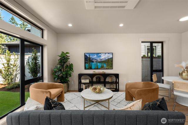 12910 NE 70th Place, Kirkland, WA 98033