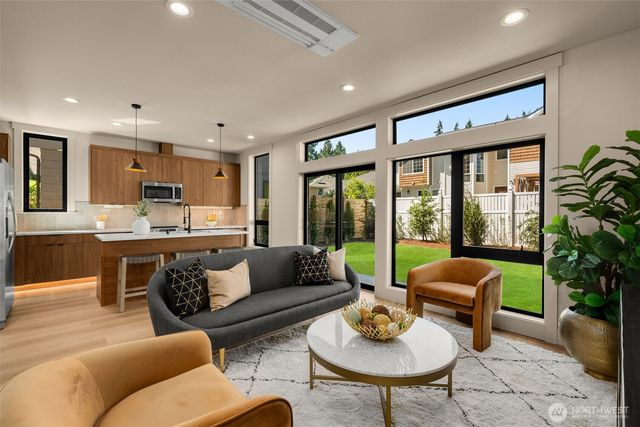 12910 NE 70th Place, Kirkland, WA 98033
