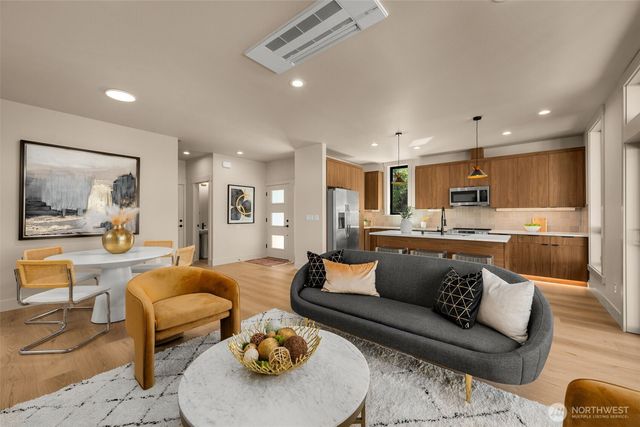 12910 NE 70th Place, Kirkland, WA 98033
