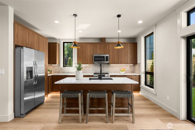 12910 NE 70th Place, Kirkland, WA 98033