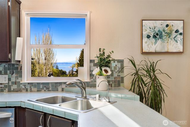 7777 Hellman Road, Clinton, WA 98236