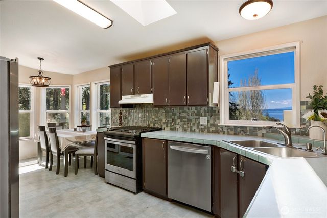7777 Hellman Road, Clinton, WA 98236