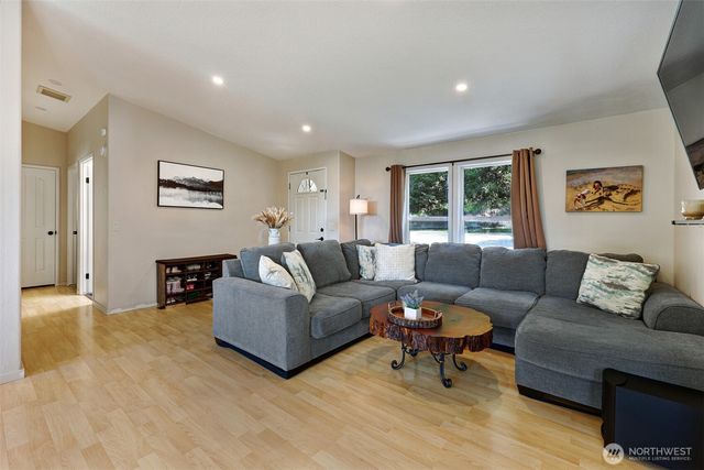 7777 Hellman Road, Clinton, WA 98236