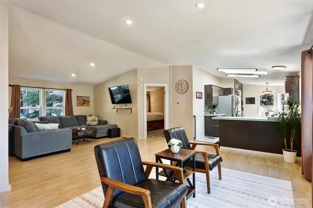 7777 Hellman Road, Clinton, WA 98236
