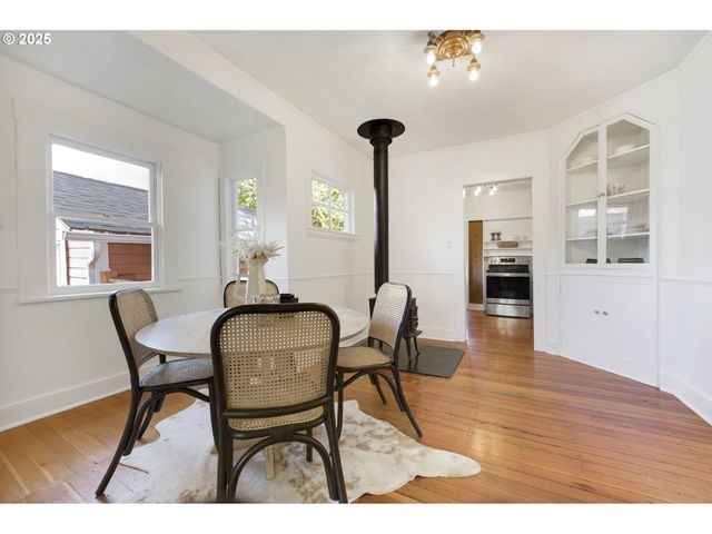 9452 N POLK Ave, Portland, OR 97203