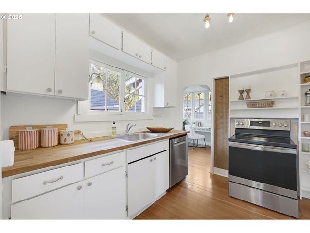 9452 N POLK Ave, Portland, OR 97203