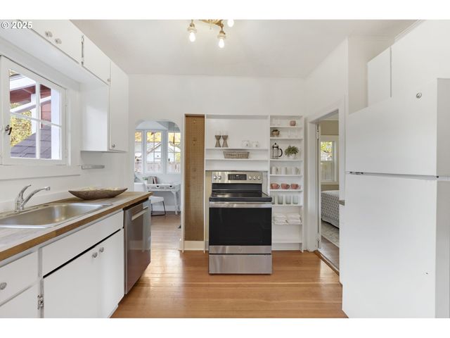 9452 N POLK Ave, Portland, OR 97203