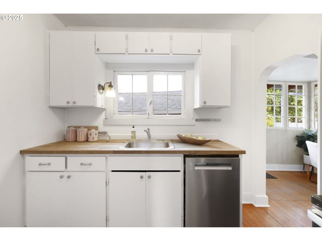 9452 N POLK Ave, Portland, OR 97203