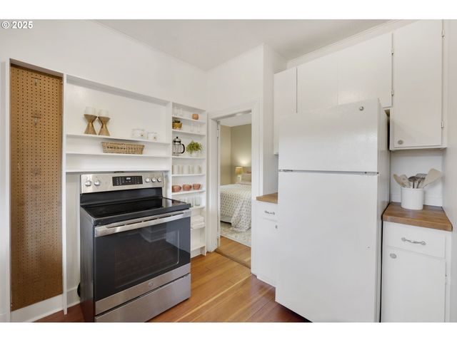 9452 N POLK Ave, Portland, OR 97203