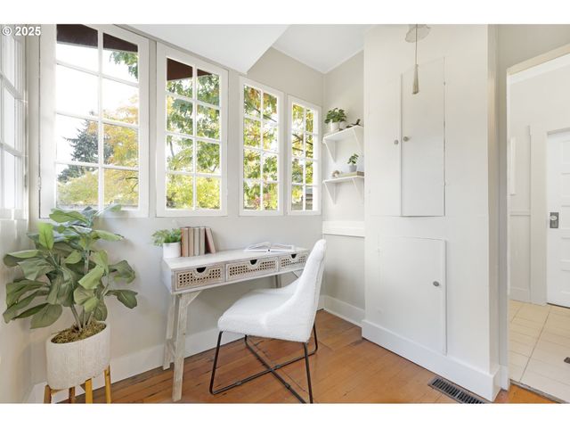 9452 N POLK Ave, Portland, OR 97203