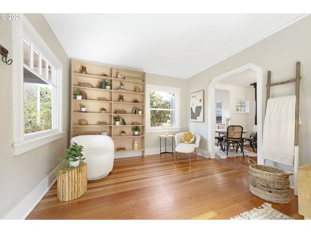 9452 N POLK Ave, Portland, OR 97203