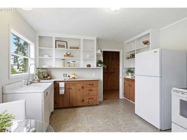 37340 CAMP CREEK Rd, Springfield, OR 97478