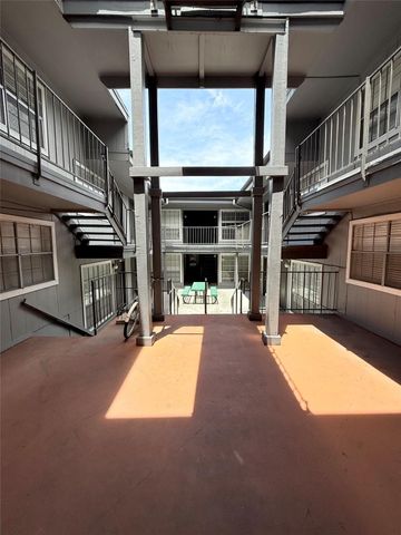 2704 Salado ST 106, Austin, TX 78705