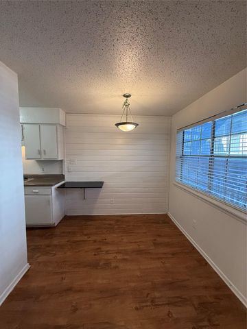 2704 Salado ST 106, Austin, TX 78705