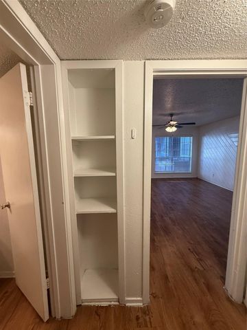 2704 Salado ST 106, Austin, TX 78705