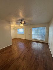 2704 Salado ST 106, Austin, TX 78705