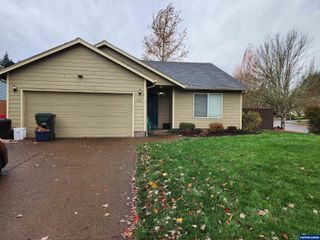 1765 Salmon River St NW St, Salem, OR 97304