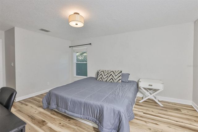 2331 W CHESTNUT STREET, Tampa, FL 33607