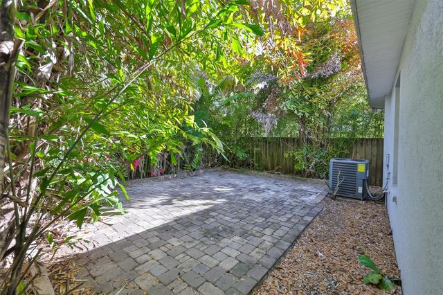 2331 W CHESTNUT STREET, Tampa, FL 33607
