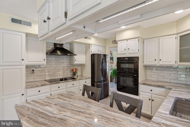 91 CARLTON AVE, Marlton, NJ 08053