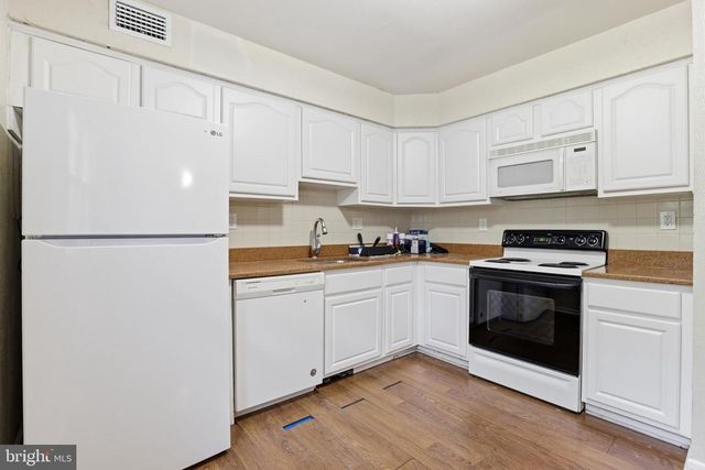 2 NORMANDY DR, Medford, NJ 08055