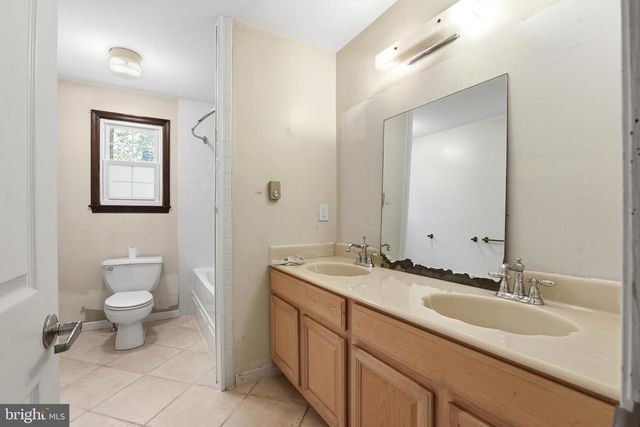2 NORMANDY DR, Medford, NJ 08055