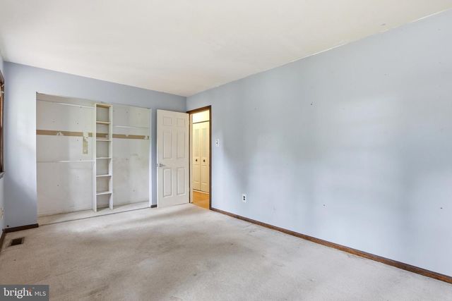 2 NORMANDY DR, Medford, NJ 08055
