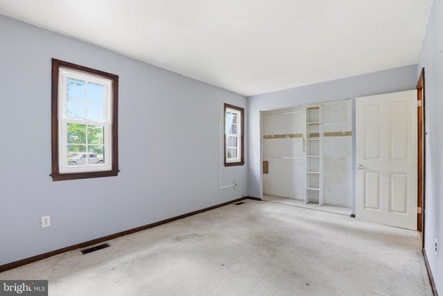 2 NORMANDY DR, Medford, NJ 08055