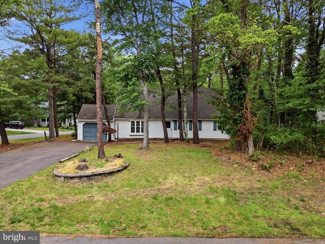 2 NORMANDY DR, Medford, NJ 08055