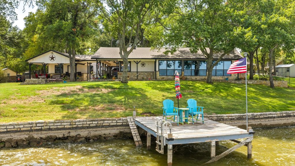 2537 Forest Park Drive, Granbury, TX 76048 — exterior
