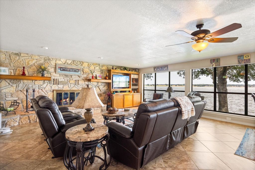 2537 Forest Park Drive, Granbury, TX 76048 — photo 5