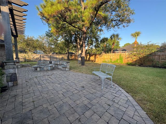 501 Pine Bluff Drive, Friendswood, TX 77546