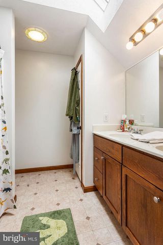 9718 WOODLAND DR, Hanover, PA 17331