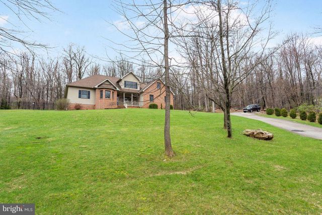 9718 WOODLAND DR, Hanover, PA 17331