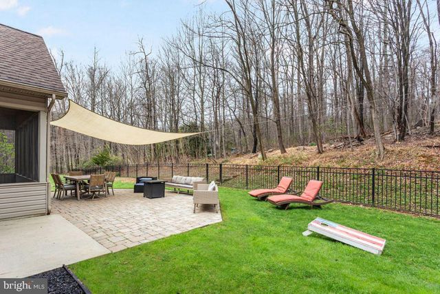 9718 WOODLAND DR, Hanover, PA 17331
