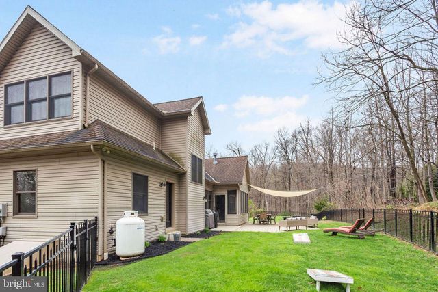 9718 WOODLAND DR, Hanover, PA 17331