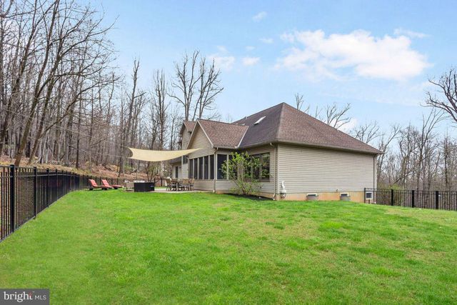 9718 WOODLAND DR, Hanover, PA 17331