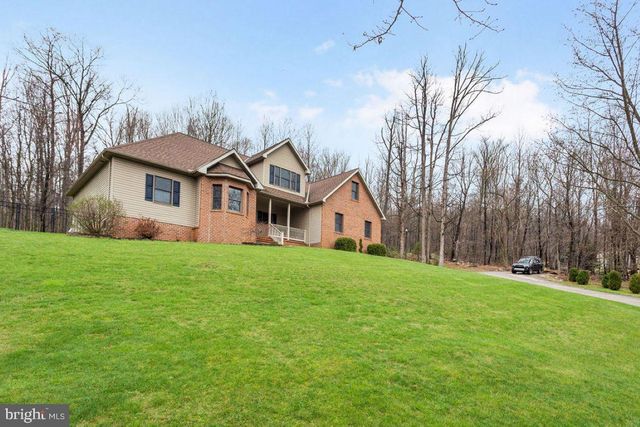 9718 WOODLAND DR, Hanover, PA 17331